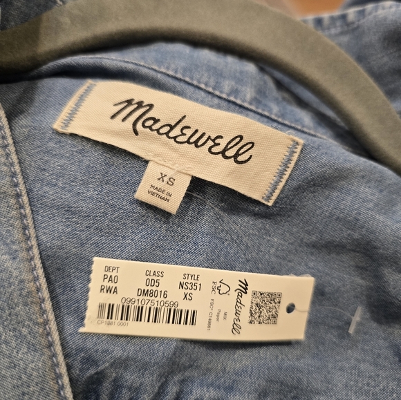 Madewell Chambray Easy Y-Neck Button-Up Denim Shirt in Ritch Wash XS $98 - Picture 8 of 13